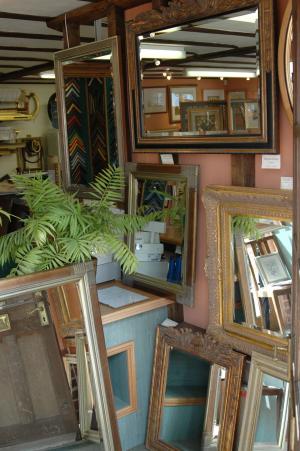 Mirror display from door 75